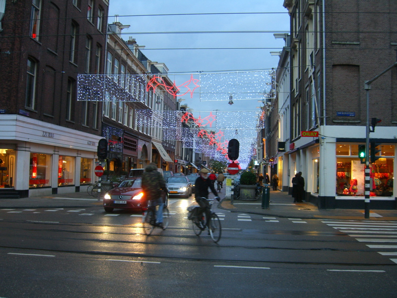 Walk back to Van Eeghenstraat - 1